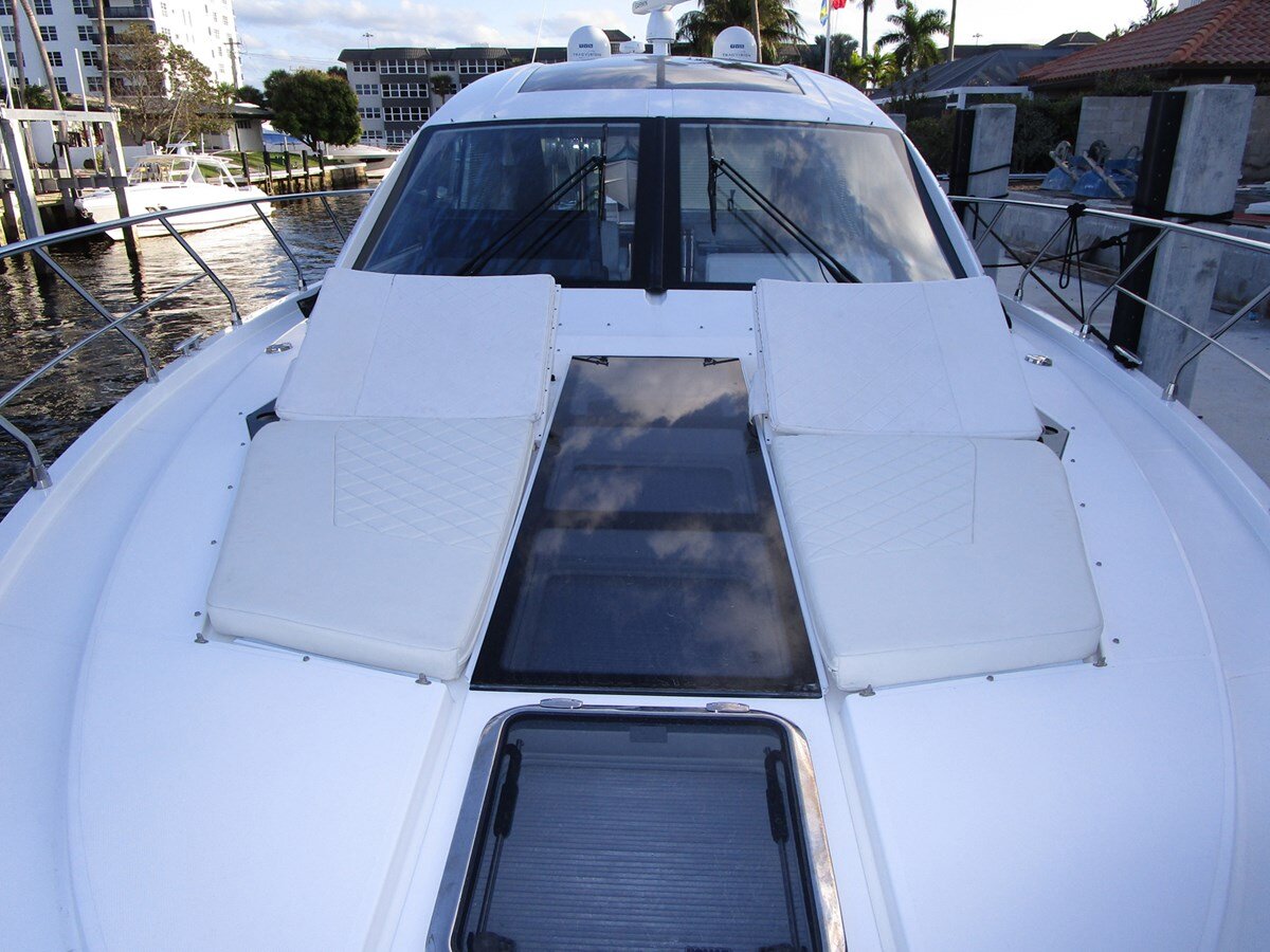 2016-cruisers-yachts-54-9bb7cc