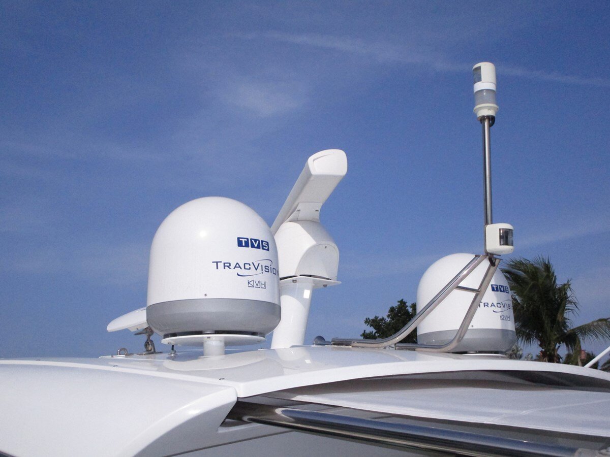 2016-cruisers-yachts-54-9bb7cc