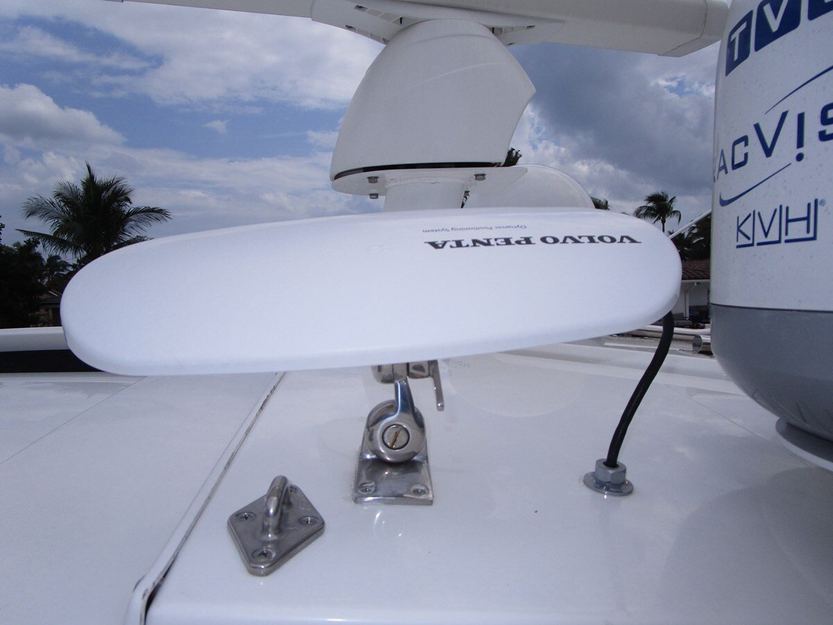 2016-cruisers-yachts-54-9bb7cc