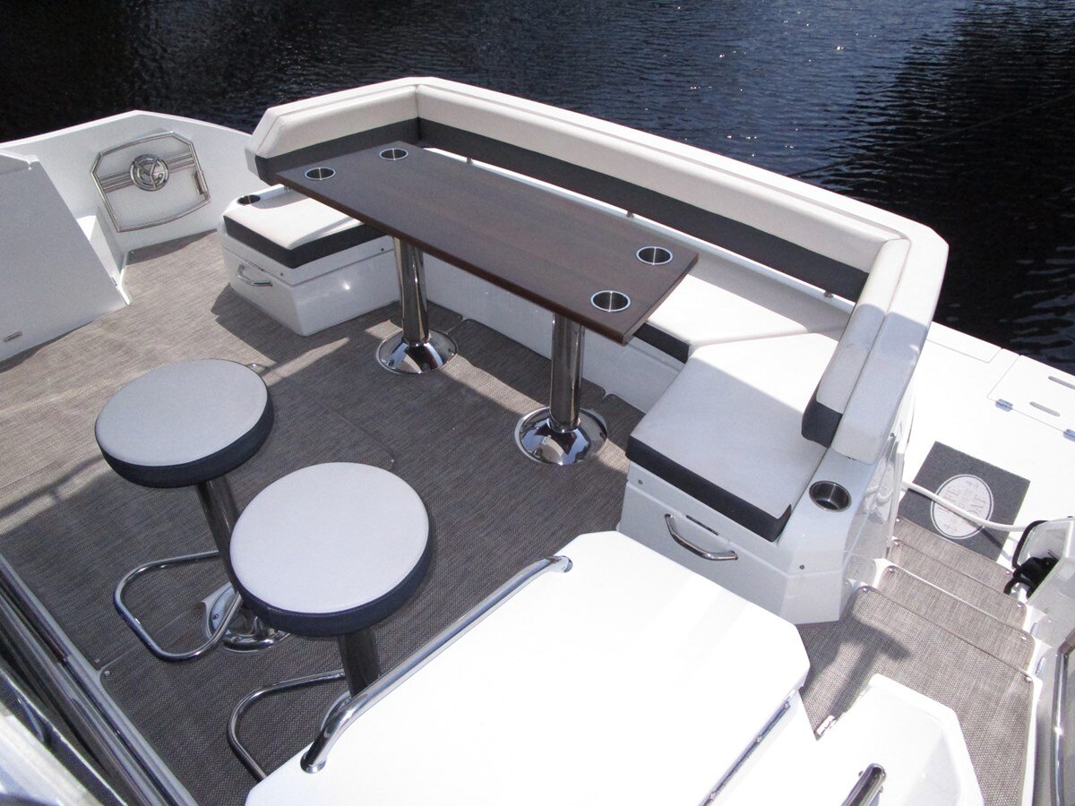 2016-cruisers-yachts-54-9bb7cc