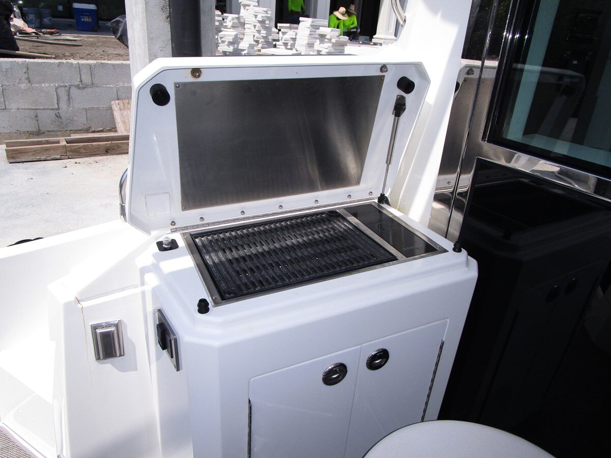 2016-cruisers-yachts-54-9bb7cc