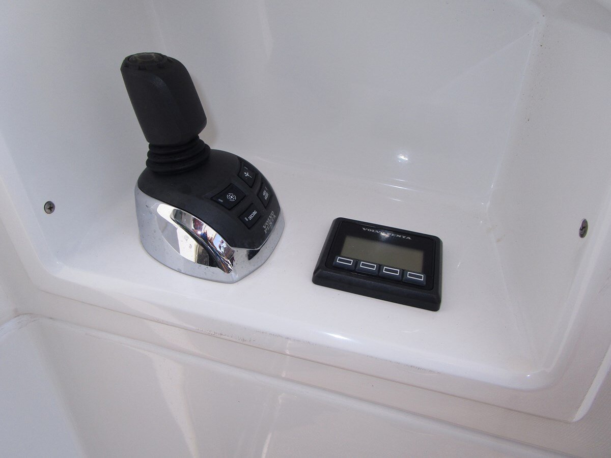 2016-cruisers-yachts-54-9bb7cc