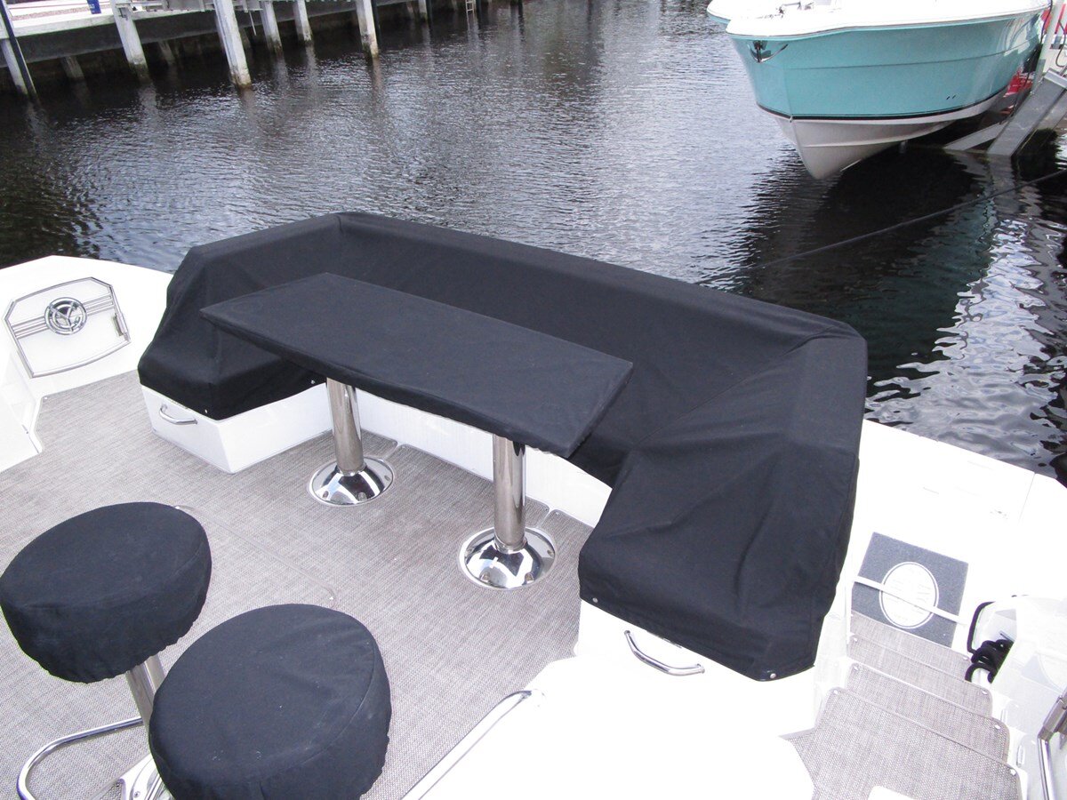 2016-cruisers-yachts-54-9bb7cc