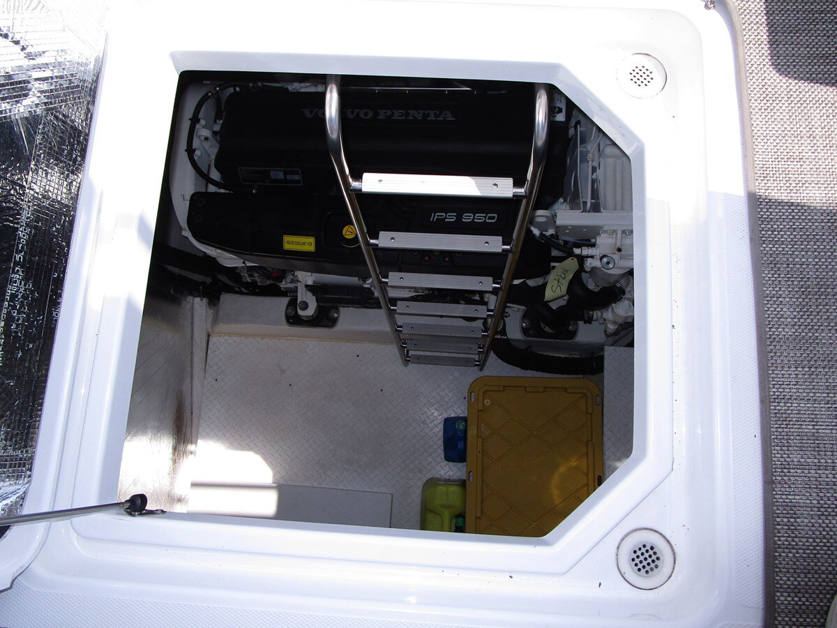 2016-cruisers-yachts-54-9bb7cc