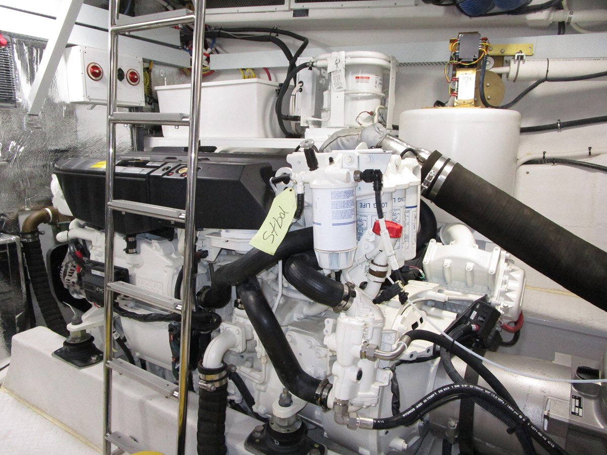 2016-cruisers-yachts-54-9bb7cc