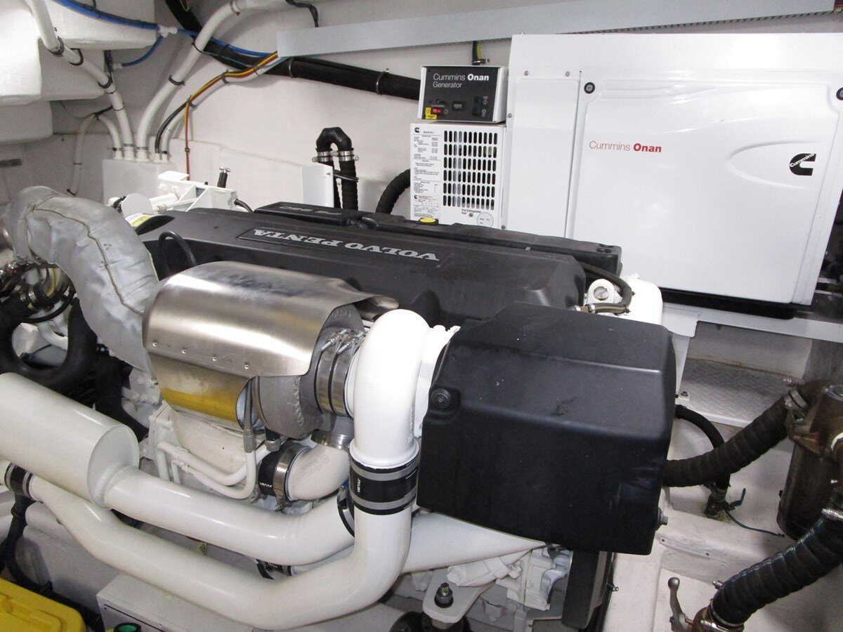 2016-cruisers-yachts-54-9bb7cc