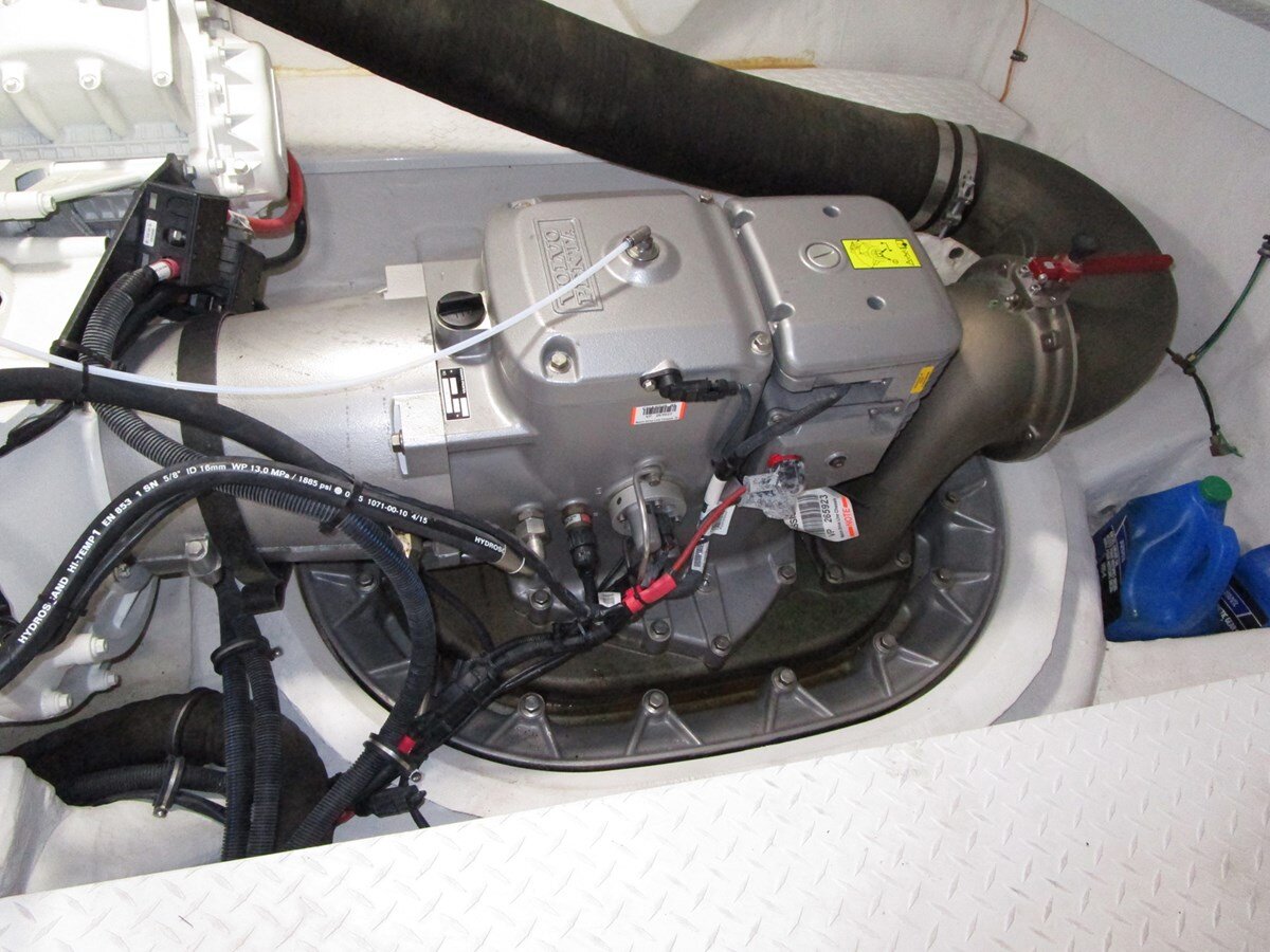 2016-cruisers-yachts-54-9bb7cc