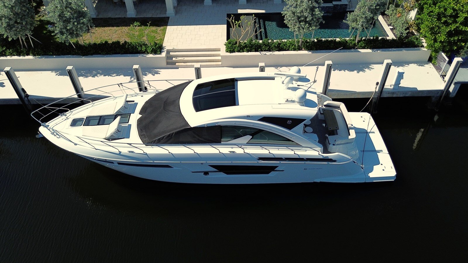 2016-cruisers-yachts-54-9bb7cc