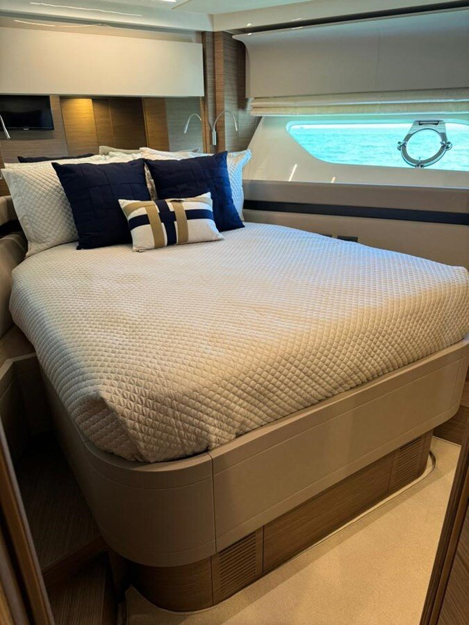 2016-ferretti-yachts-55-612f88