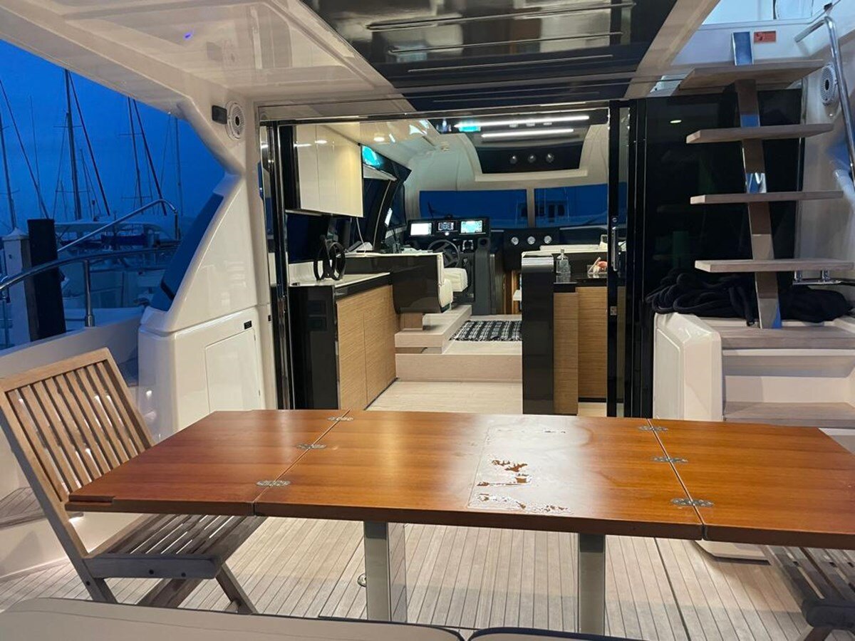 2016-ferretti-yachts-55-612f88