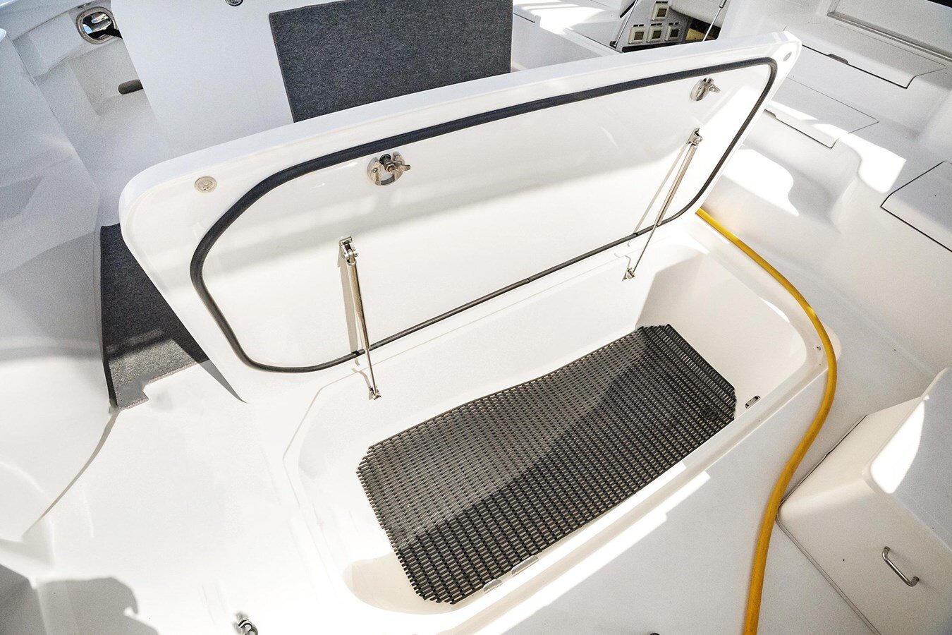 2016-hatteras-63-af34e8