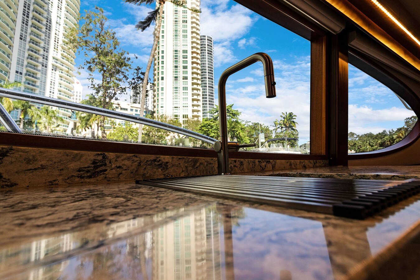 2016-hatteras-63-af34e8