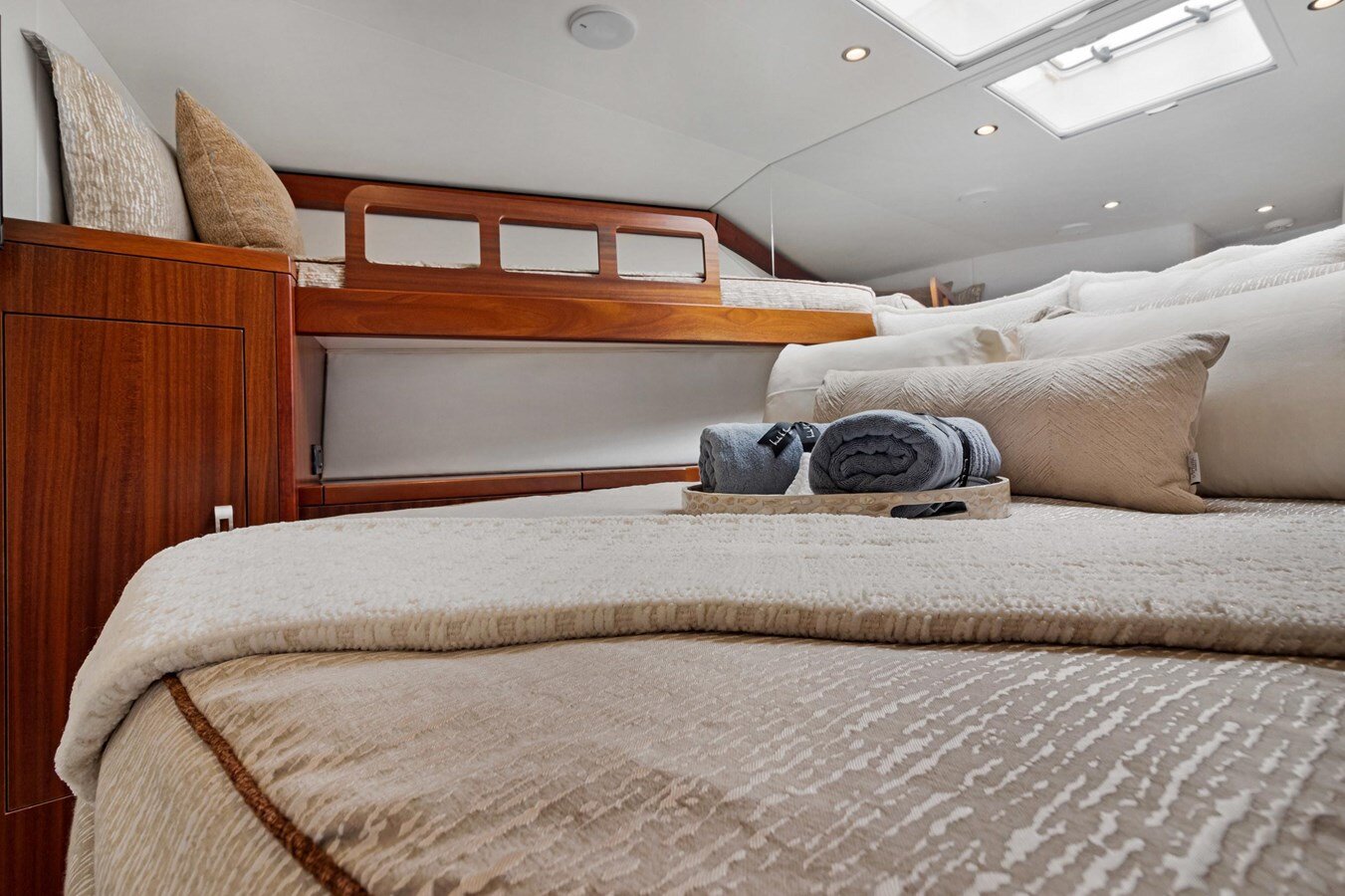 2016-hatteras-63-af34e8