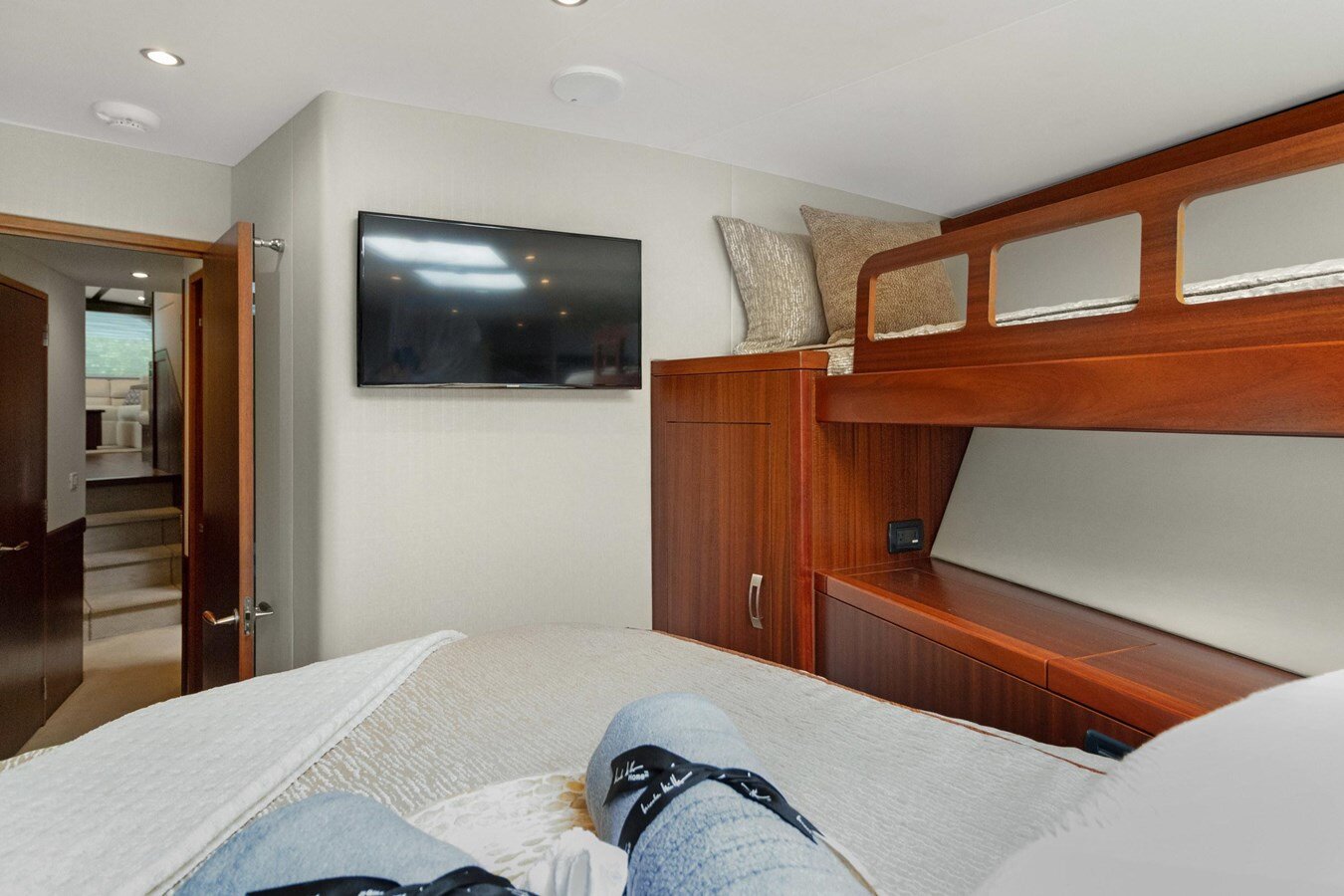 2016-hatteras-63-af34e8