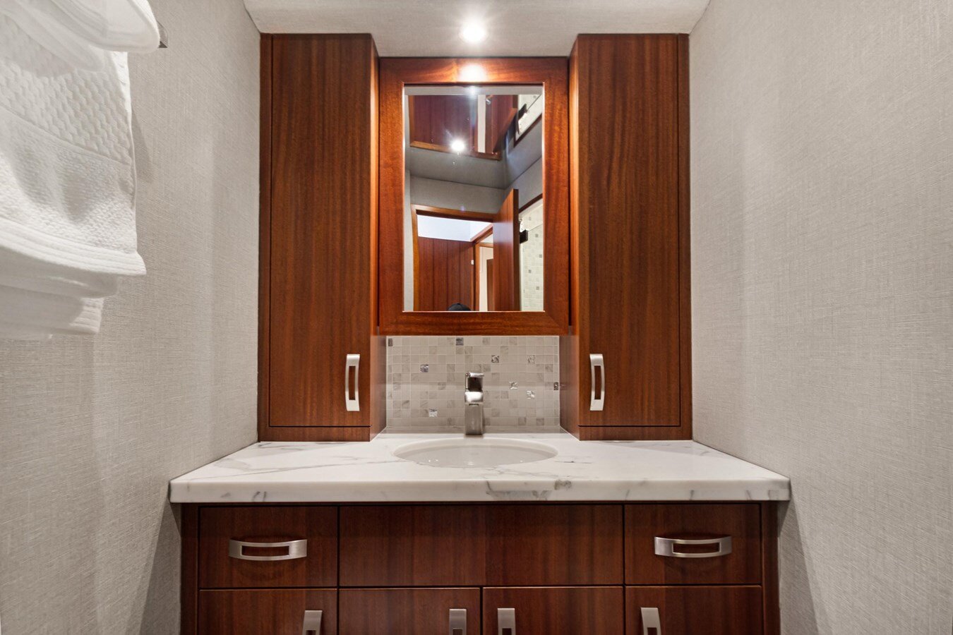 2016-hatteras-63-af34e8