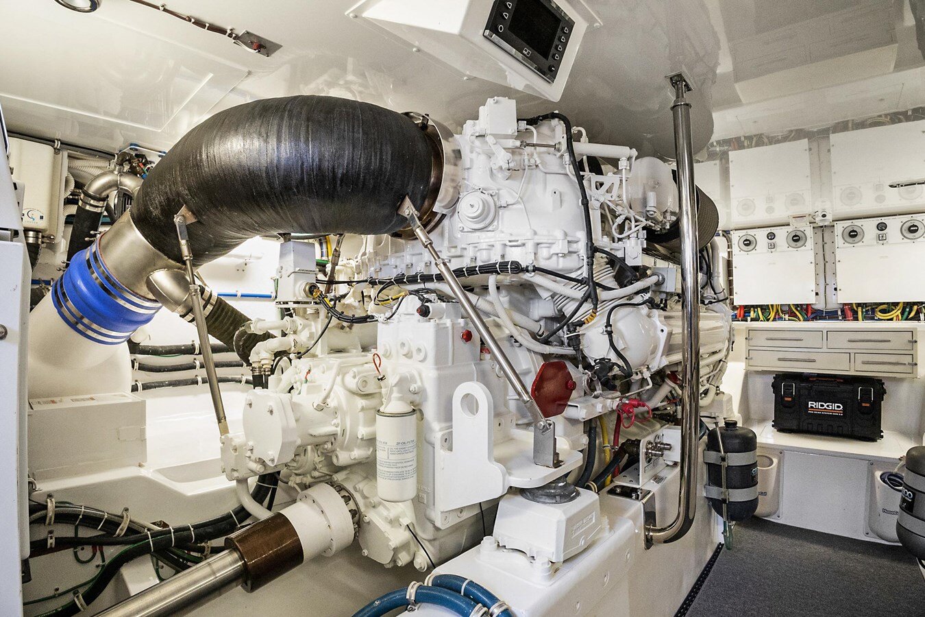 2016-hatteras-63-af34e8