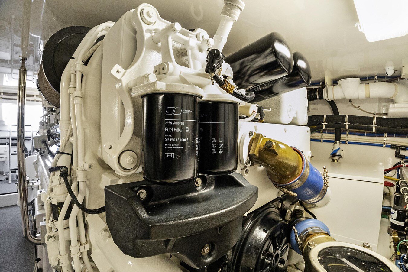 2016-hatteras-63-af34e8