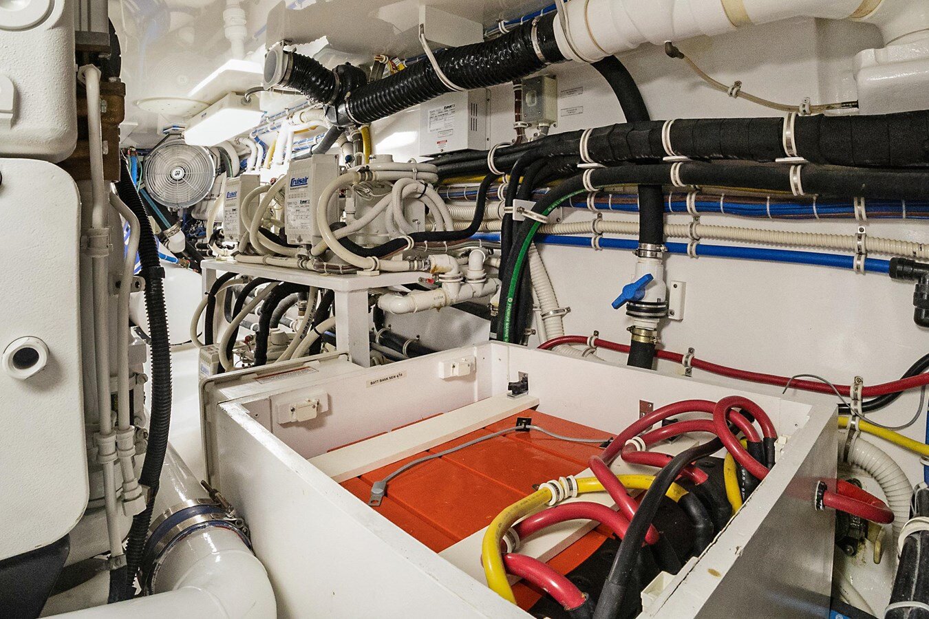 2016-hatteras-63-af34e8