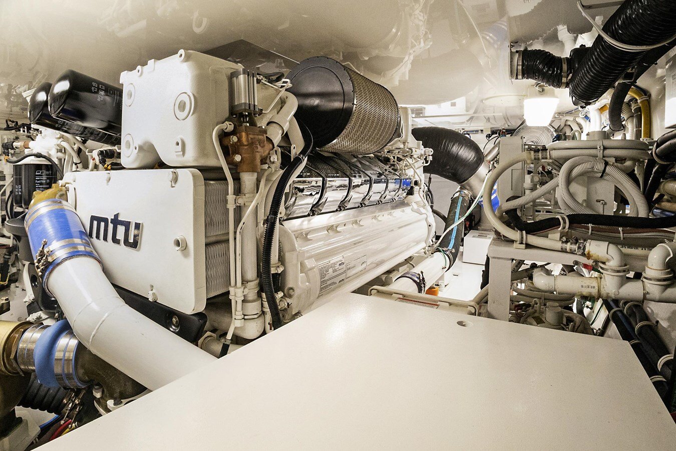 2016-hatteras-63-af34e8