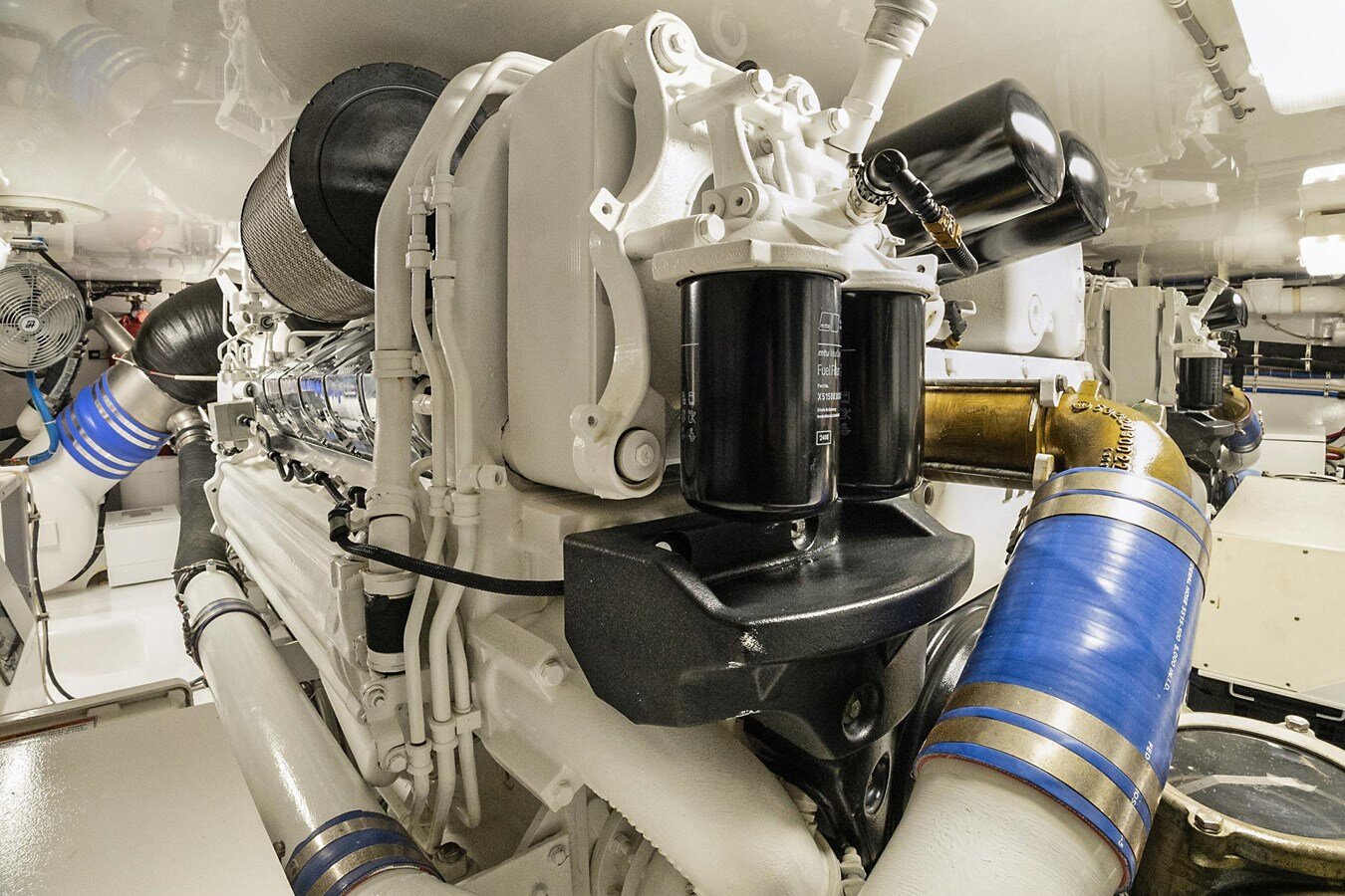 2016-hatteras-63-af34e8