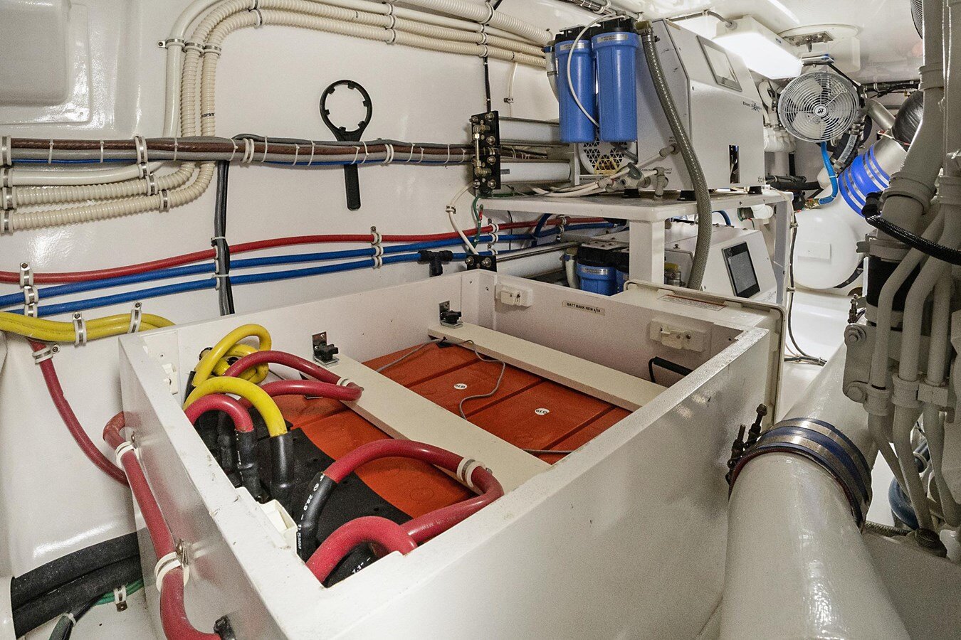 2016-hatteras-63-af34e8