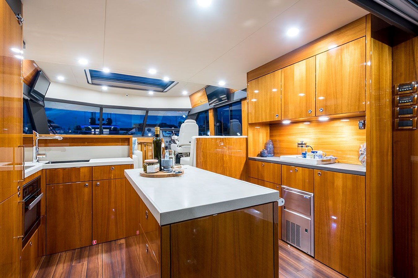 2016-maritimo-57-30b0c9