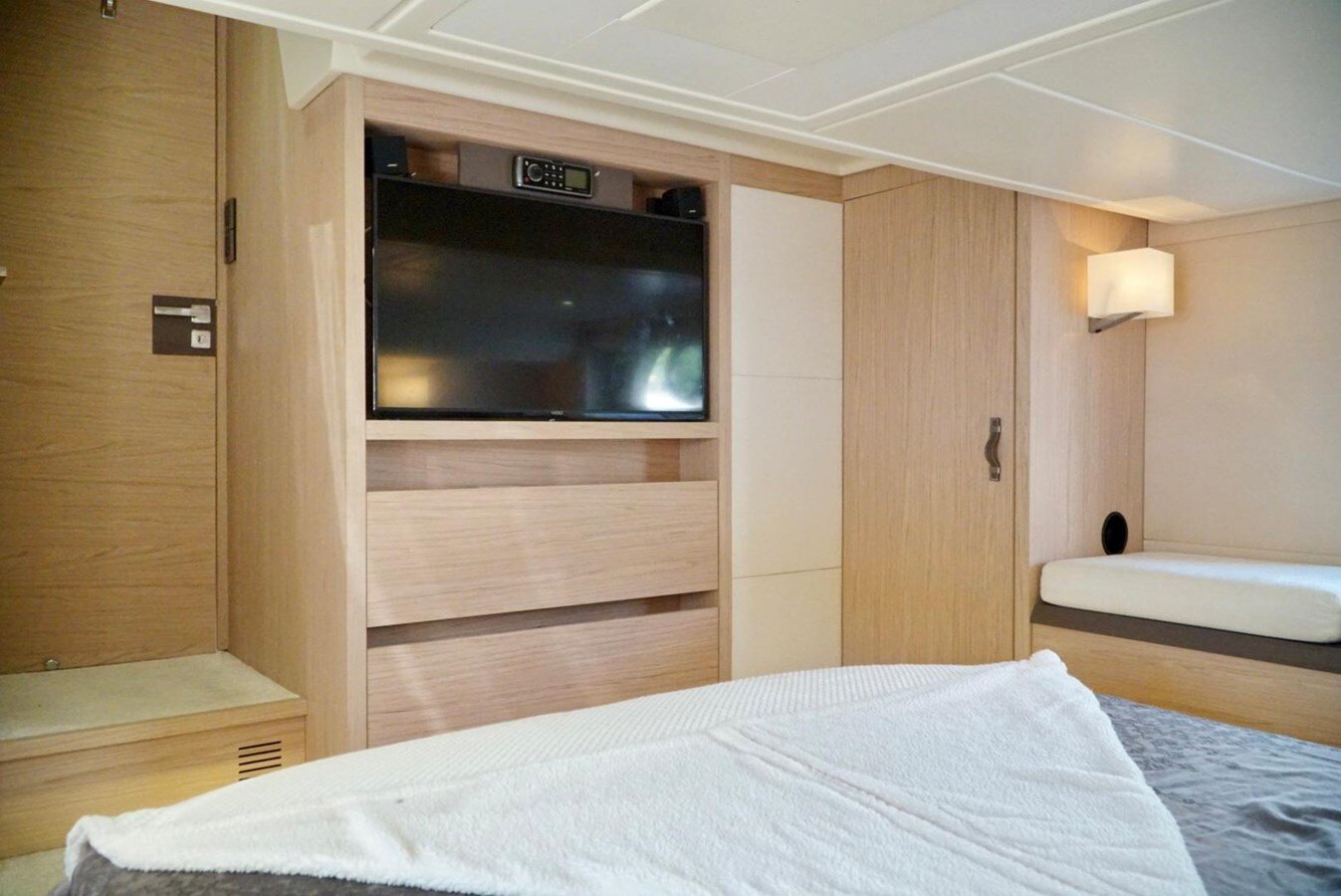 2016-monte-carlo-yachts-50-c0204a