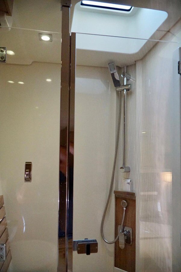 2016-monte-carlo-yachts-50-c0204a