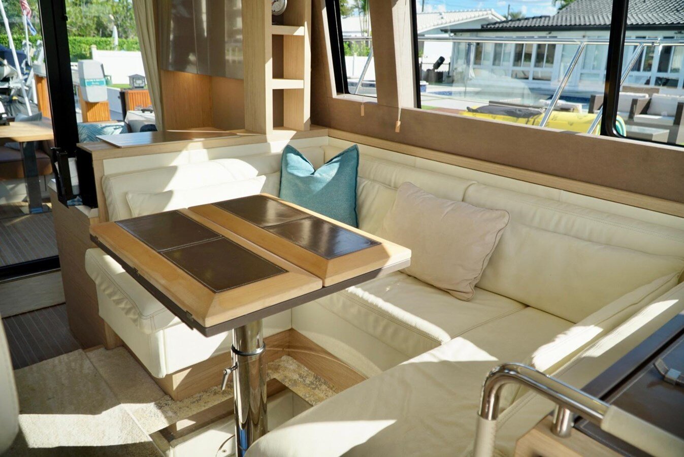 2016-monte-carlo-yachts-50-c0204a