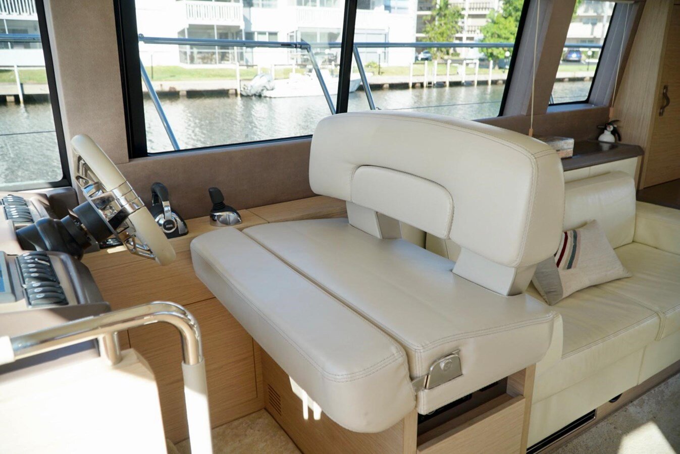 2016-monte-carlo-yachts-50-c0204a