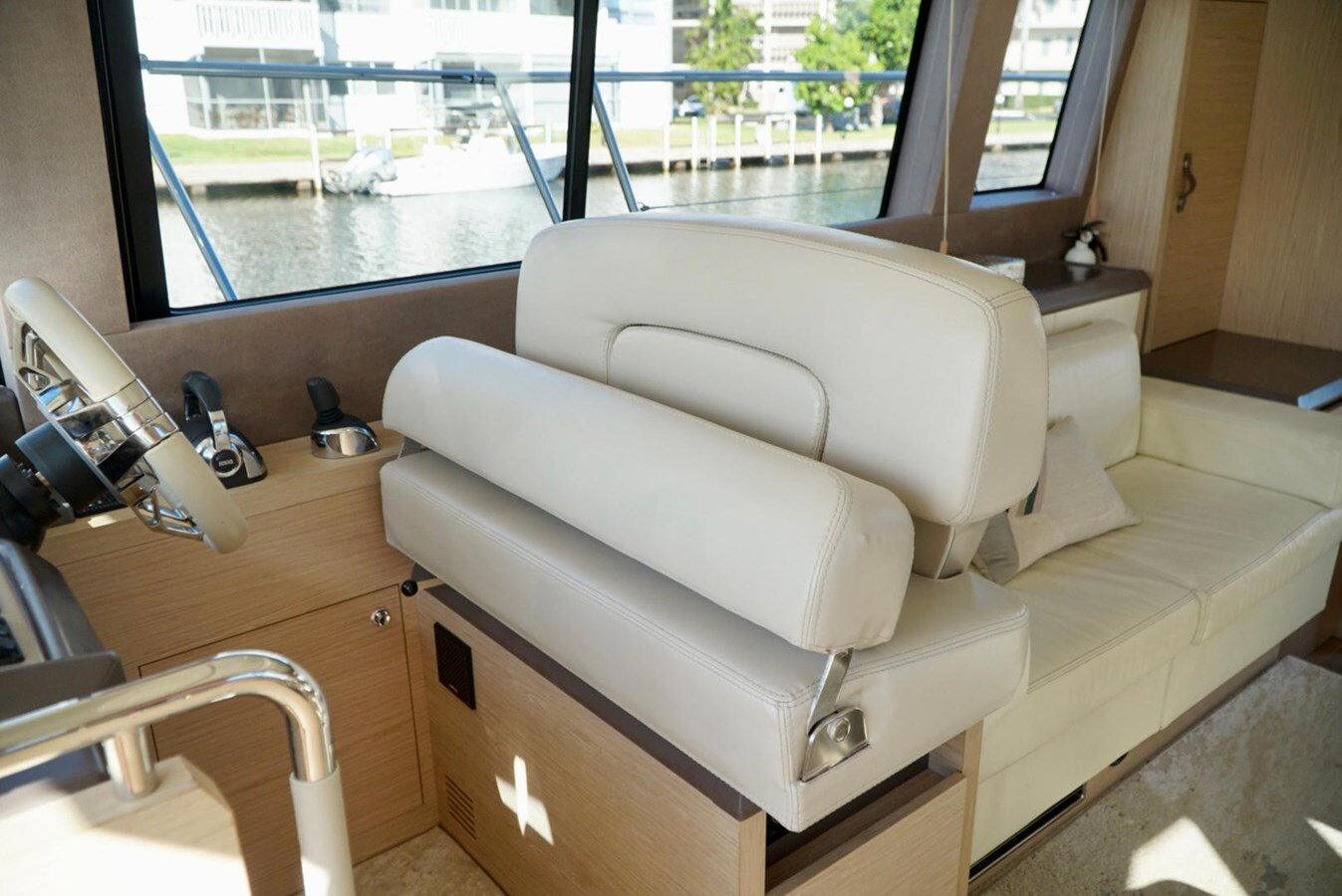 2016-monte-carlo-yachts-50-c0204a