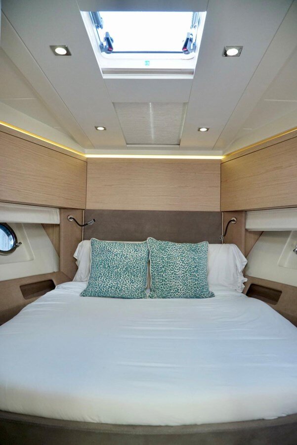 2016-monte-carlo-yachts-50-c0204a