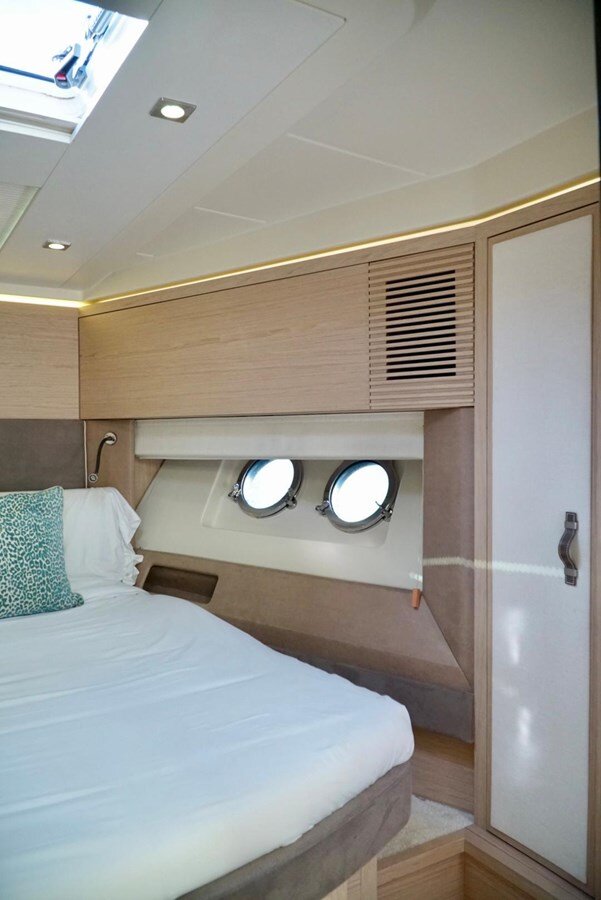 2016-monte-carlo-yachts-50-c0204a