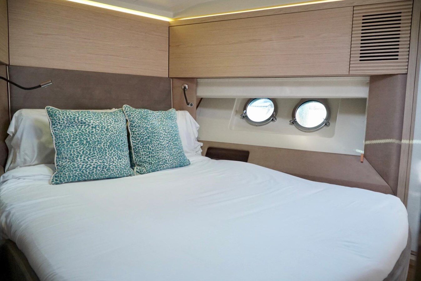 2016-monte-carlo-yachts-50-c0204a