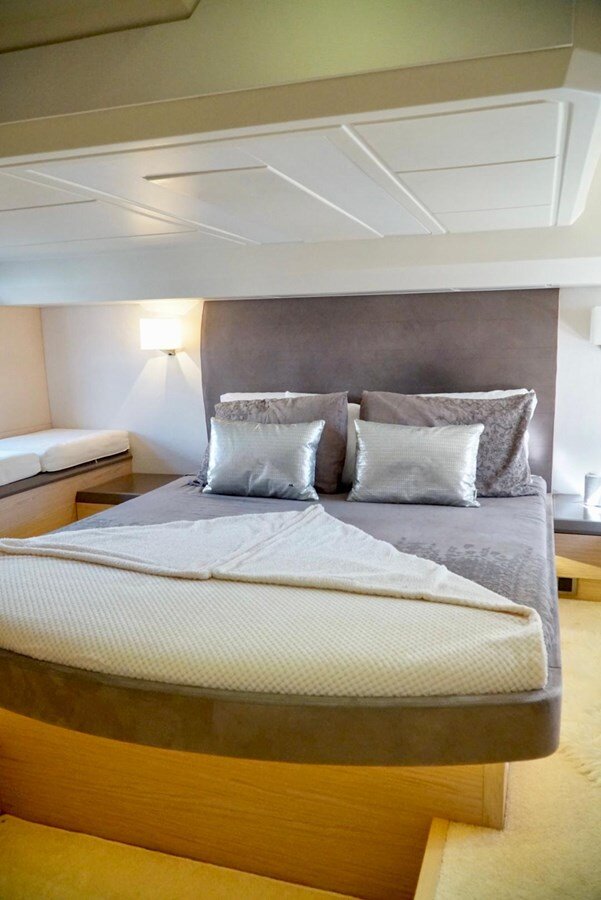 2016-monte-carlo-yachts-50-c0204a