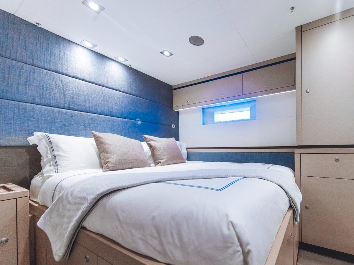 2016-oyster-marine-ltd-82-7-95ef10