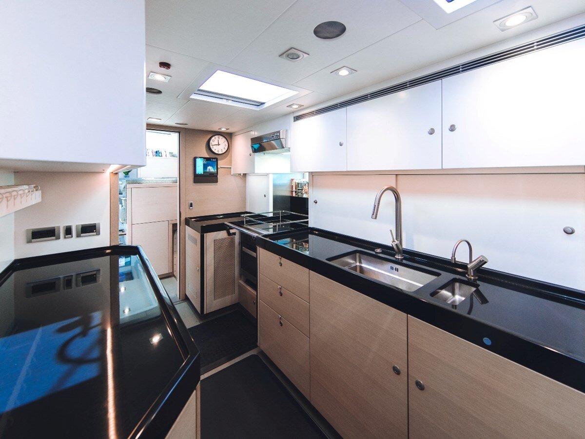 2016-oyster-marine-ltd-82-7-95ef10