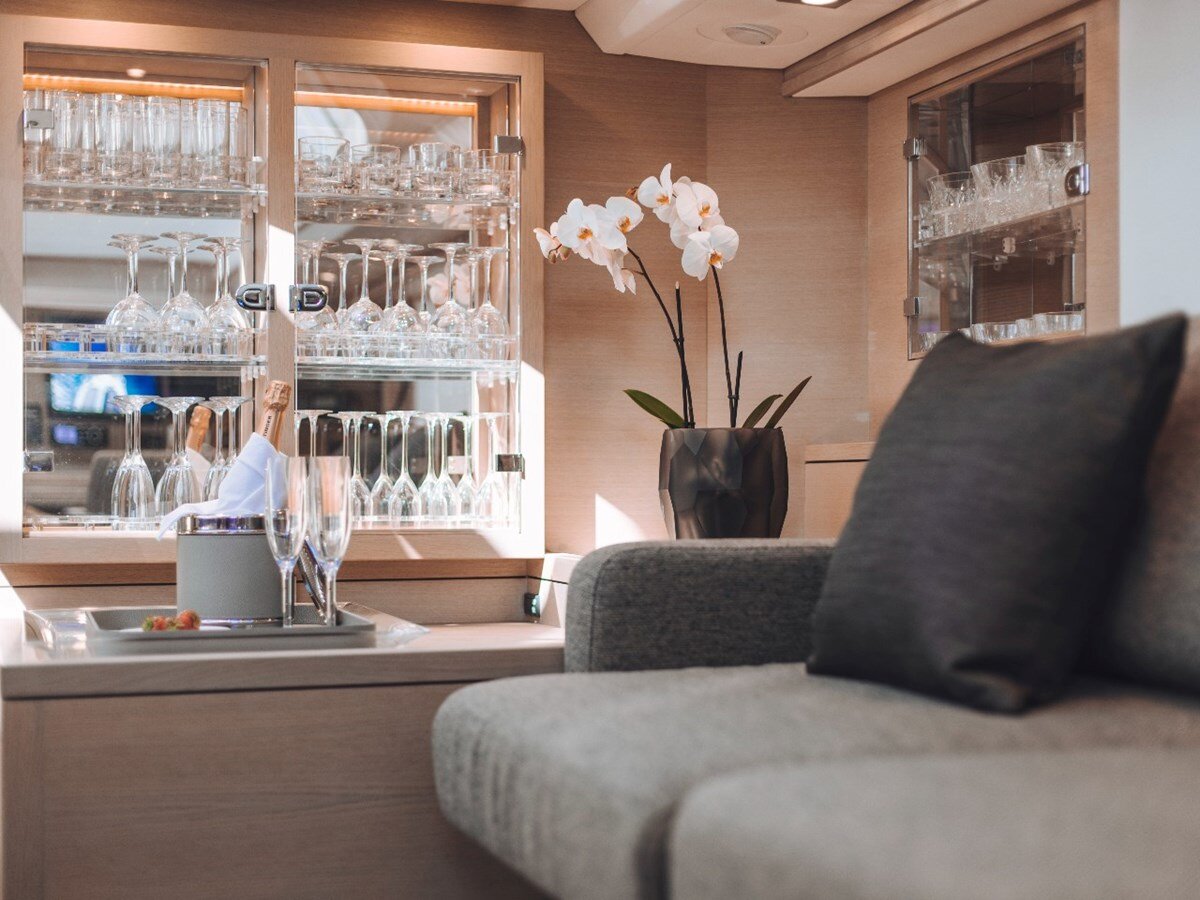 2016-oyster-marine-ltd-82-7-95ef10