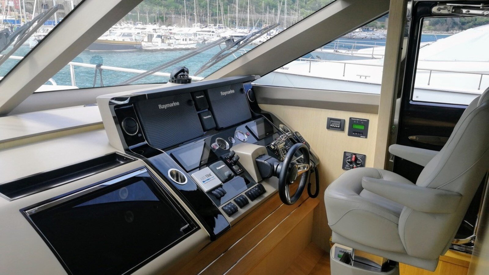 2016-princess-yachts-83-8-46e740