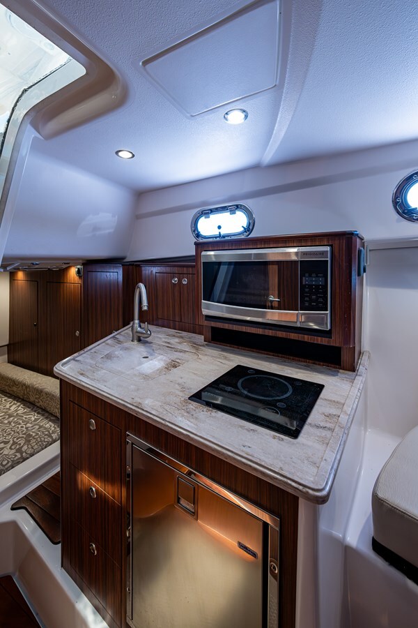 2016-pursuit-boats-32-b95653