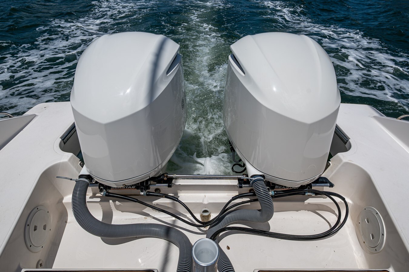 2016-pursuit-boats-32-b95653