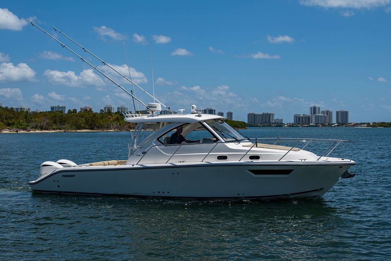 2016-pursuit-boats-32-b95653