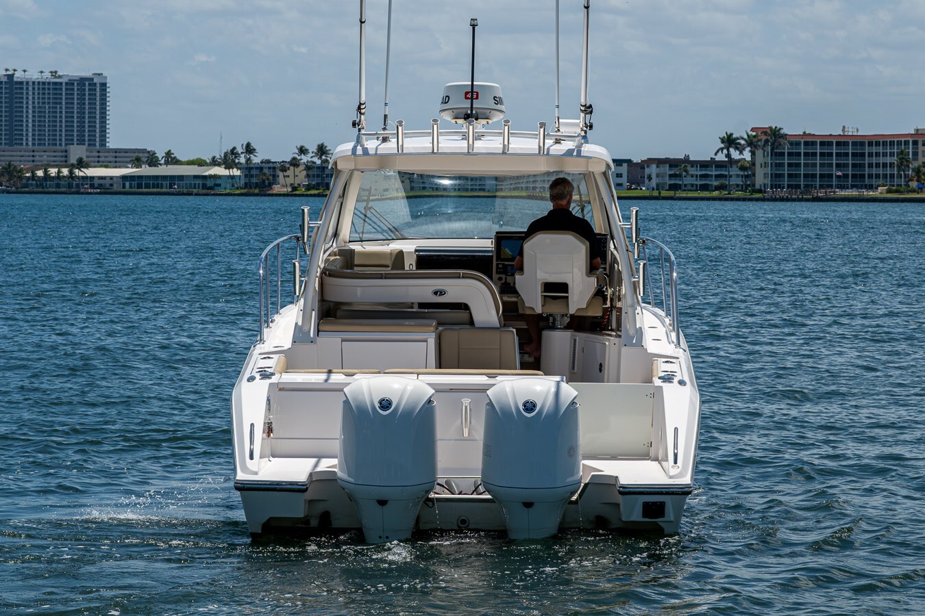 2016-pursuit-boats-32-b95653