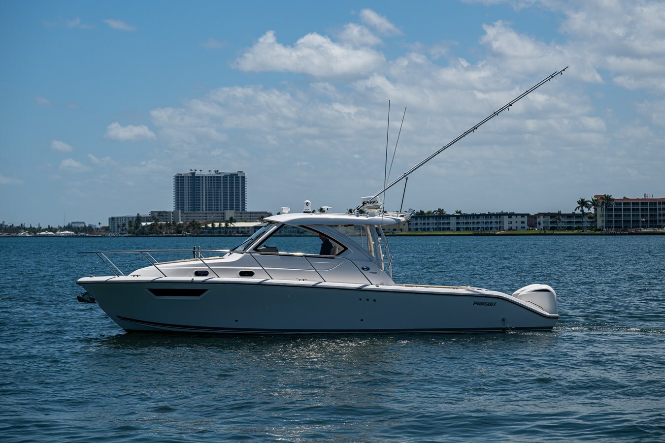 2016-pursuit-boats-32-b95653