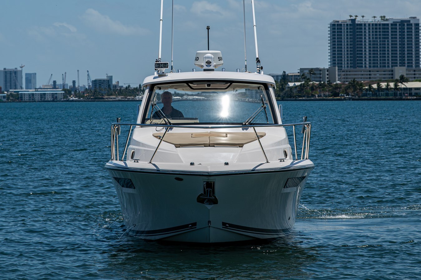 2016-pursuit-boats-32-b95653