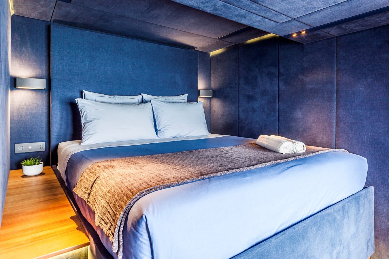 2016 SUNREEF YACHTS 69'