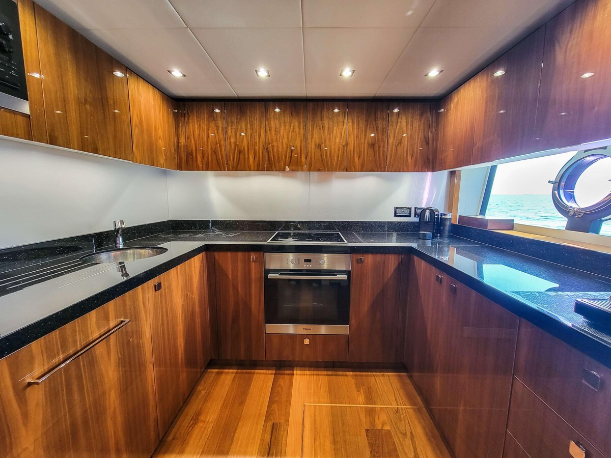 2016-sunseeker-86-4-ce2de2