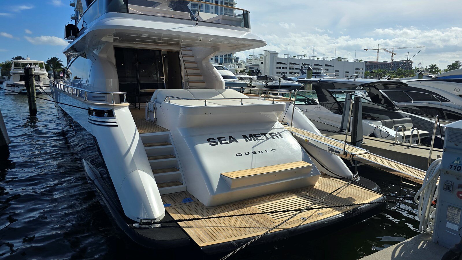 2017-amer-yachts-94-2-8a6a4d