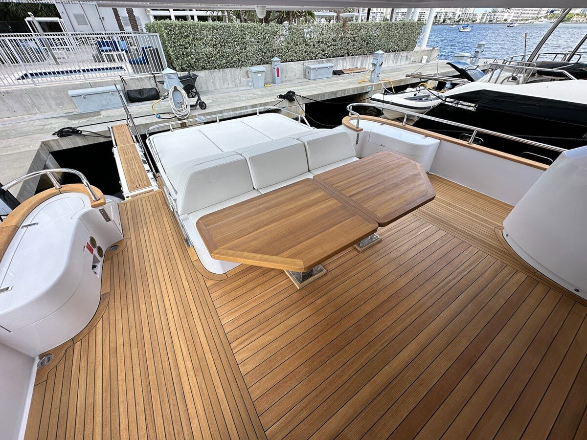 2017-amer-yachts-94-2-8a6a4d