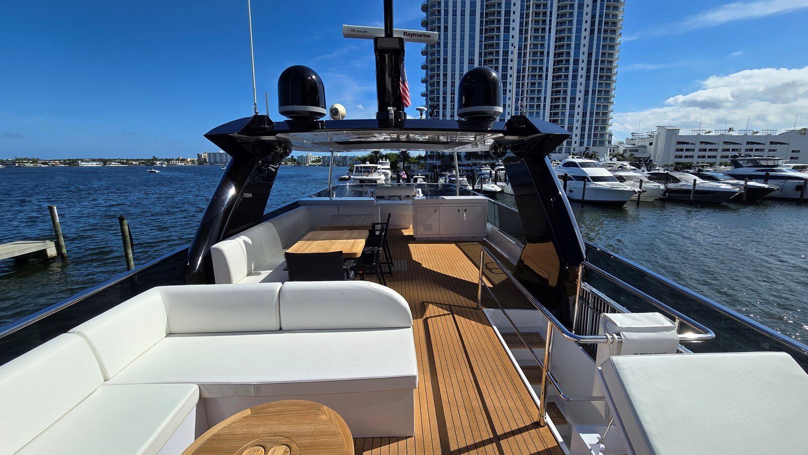 2017-amer-yachts-94-2-8a6a4d